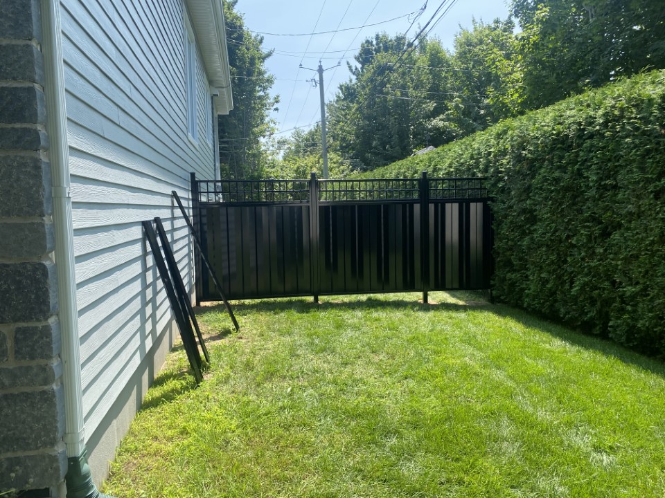 Garde-corps aluminium barreaux verticaux terrasse